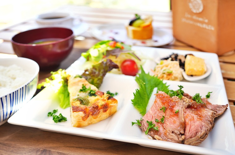【高松】「カトルカール」は野菜たっぷりランチやボリューム満点パフェなどメニュー豊富なカフェ
