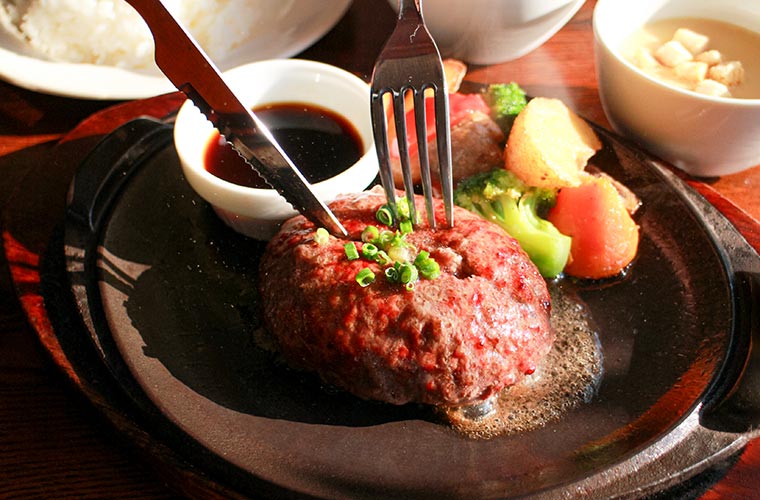 【坂出】「ウェリントン」ジュワっと肉汁たっぷりのハンバーグでランチ&ディナー♪